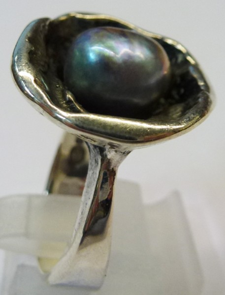 Ring mit einer Tahitizuchtperle, in Silber 835/- im Lapponia Look, gr 17,8mm, grkann geändert werden, dazupassend das Armband mit derNr 182979120